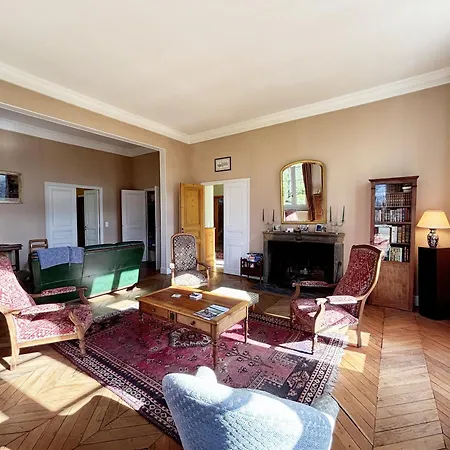 Holiday home Belle Demeure Dans Un Grand Parc Arbore