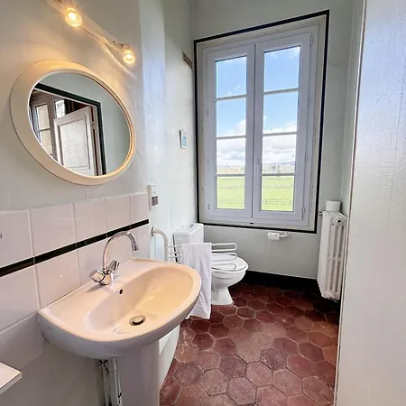 Holiday home Belle Demeure Dans Un Grand Parc Arbore