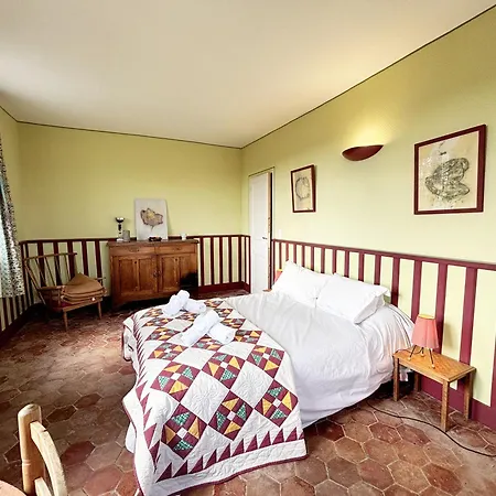 Belle Demeure Dans Un Grand Parc Arbore